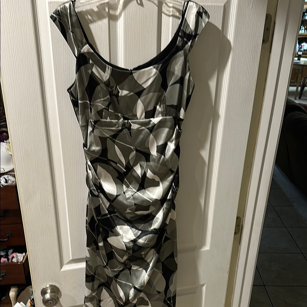 Elegant Black and Gray Leaf Pattern Dress